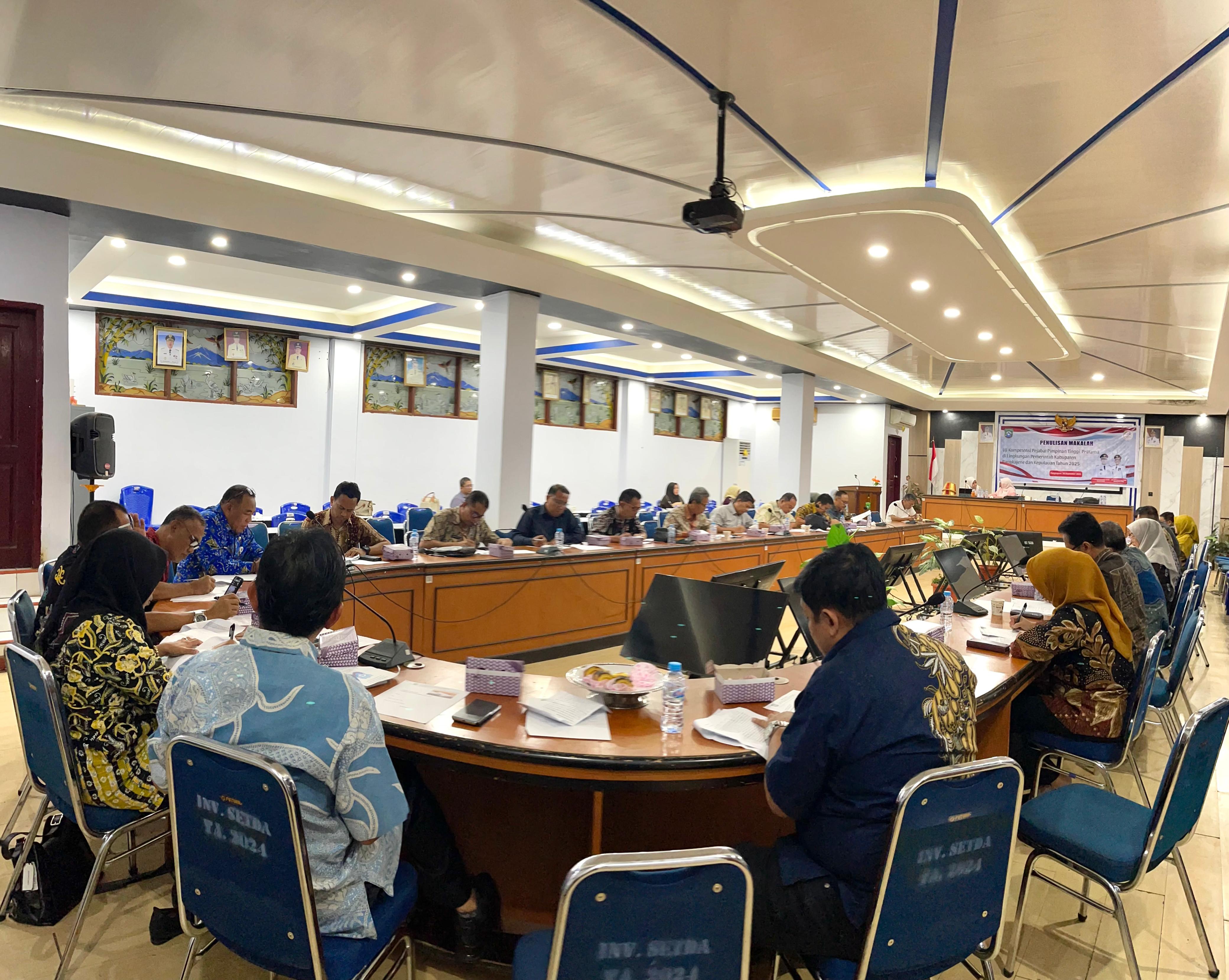 27 Pejabat Pimpinan Pratama Ikuti Penulisan Makalah Penilaian Potensi dan Kompetensi di Pangkep